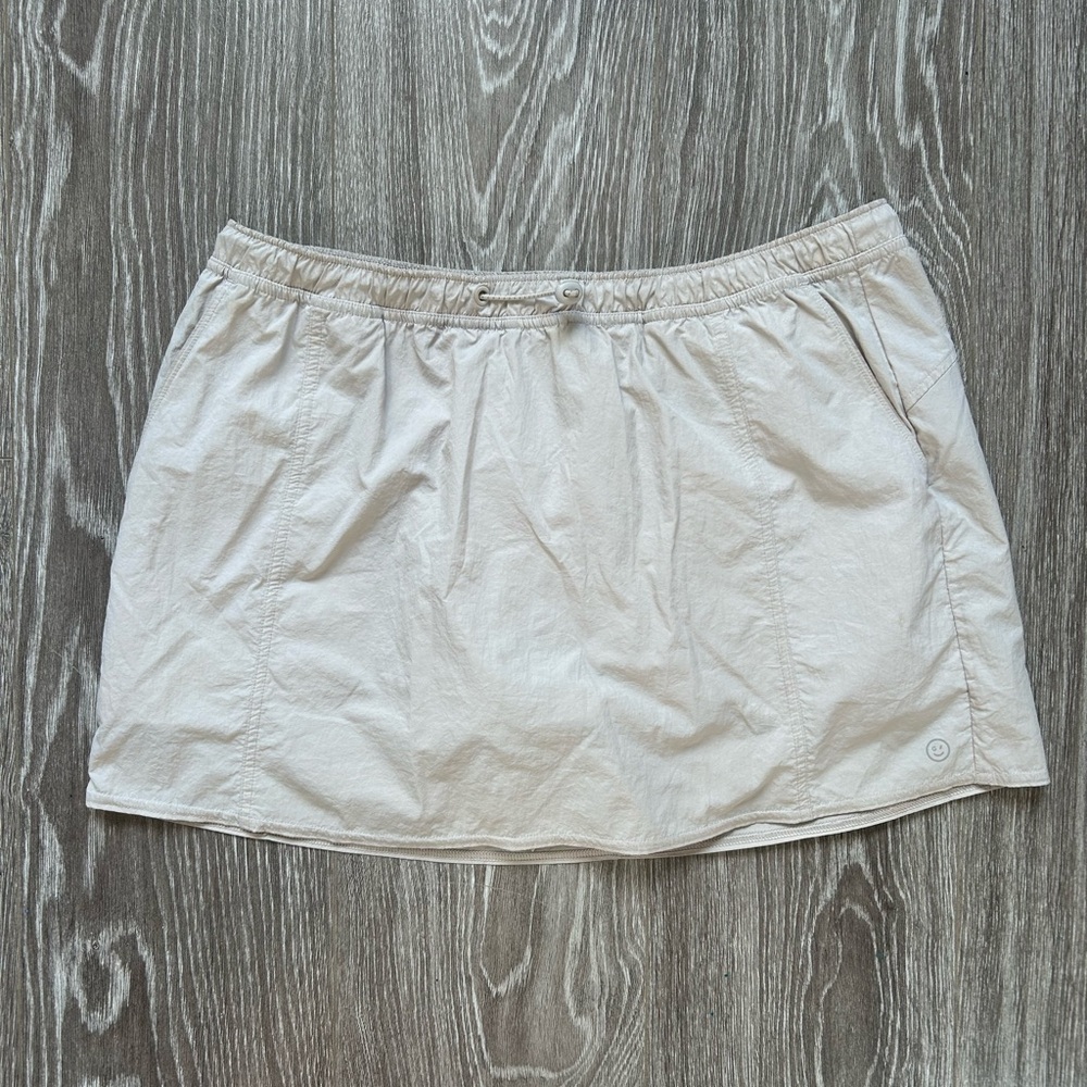 Gilly Hicks Light Taupe Athletic Skort with Elastic Waistband